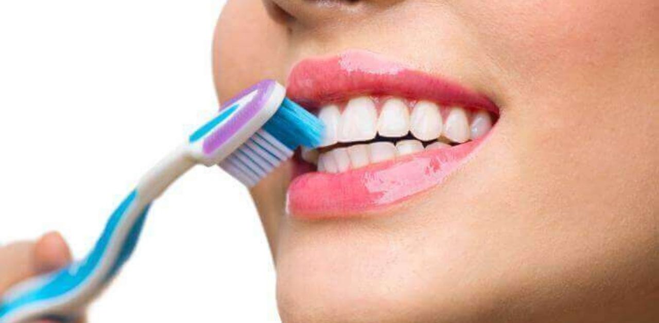 Chăm sóc răng miệng khi bọc răng sứ