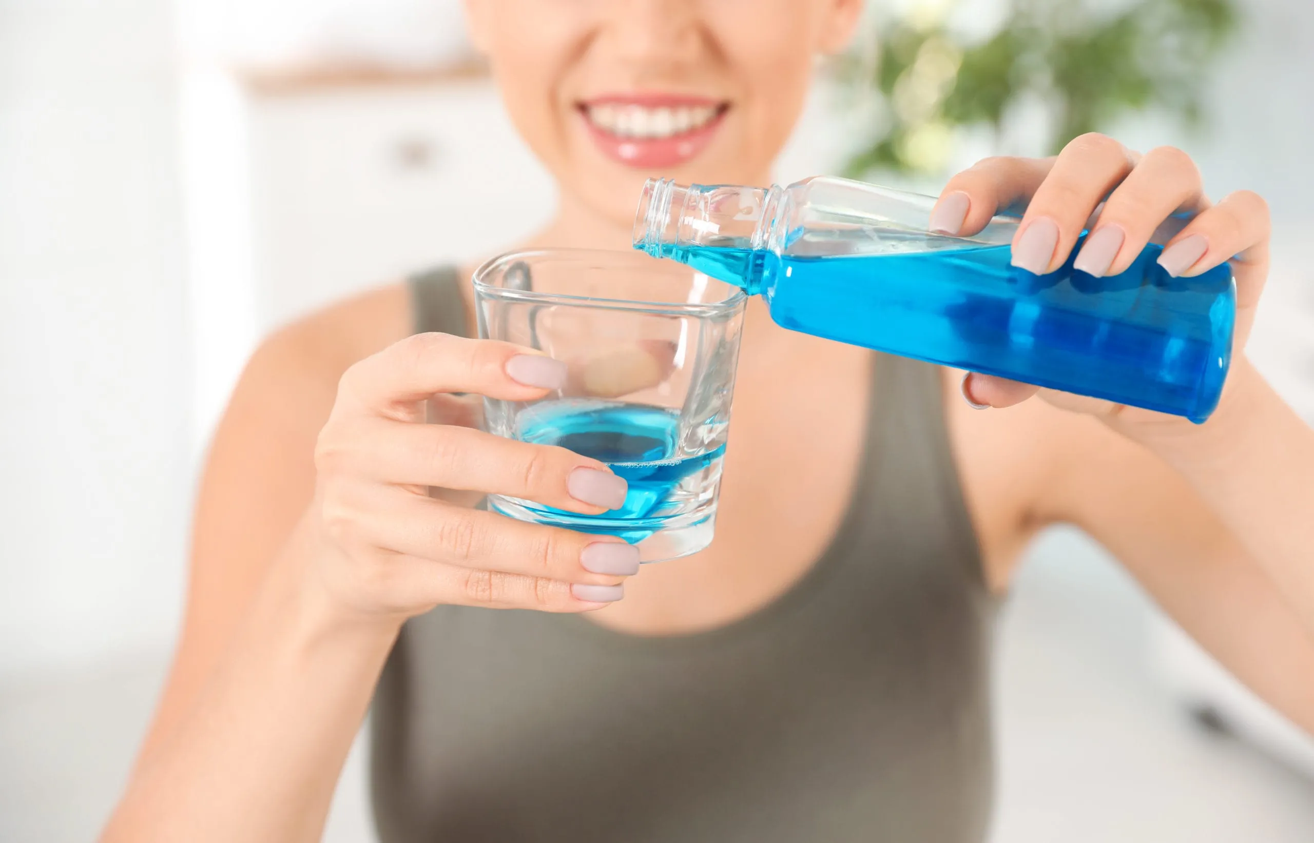 Súc miệng bằng nước muối