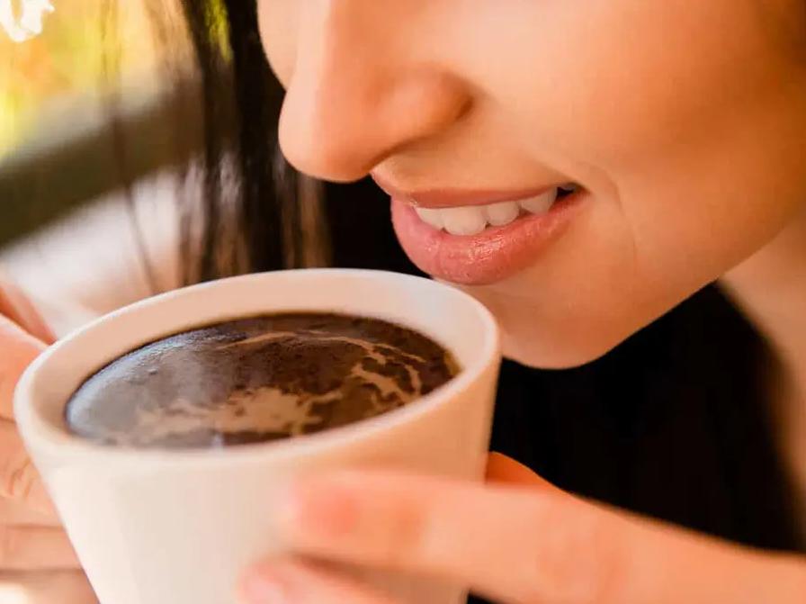 Thực phẩm và đồ uống có màu đậm